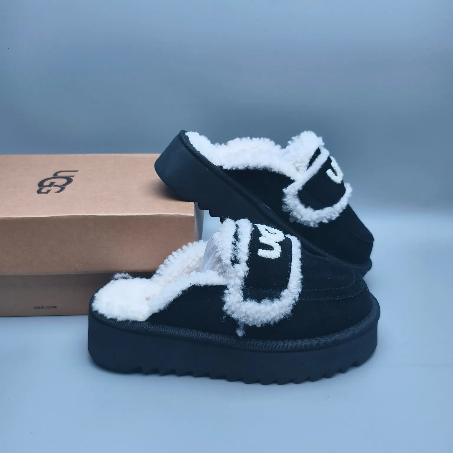 💰480 UGG sheepskin all-in-one snow boots 1208 Thick-soled curly fur casual fur flip flops with large logo Color: maroon sand antelope brown black chocolate Code number: 35-40 yards